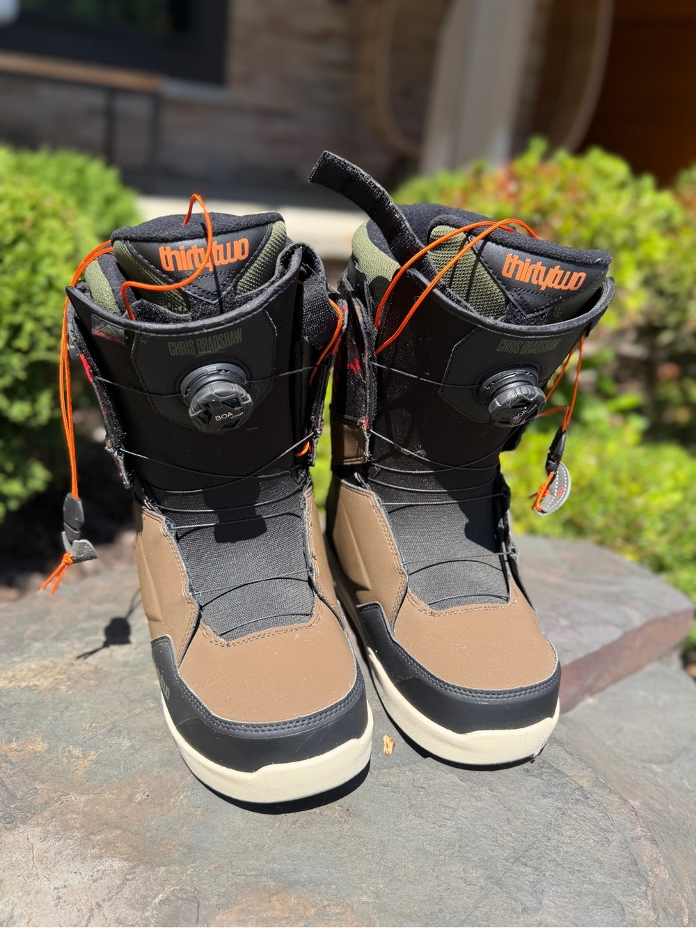 thirty-two Men's BOA Snowboard Boots in Brown and Black